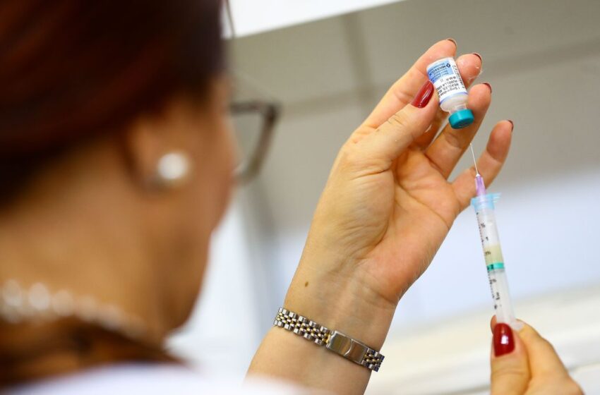  Brasil se equipara a países ricos na aplicação da 1ª dose de vacina