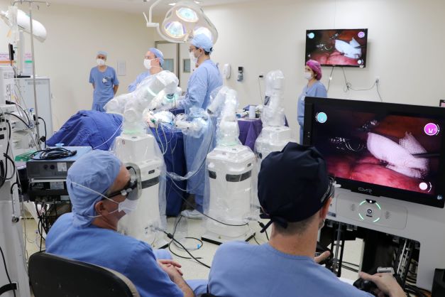  Robô britânico do HSVP estreia em cirurgia de colectomia 