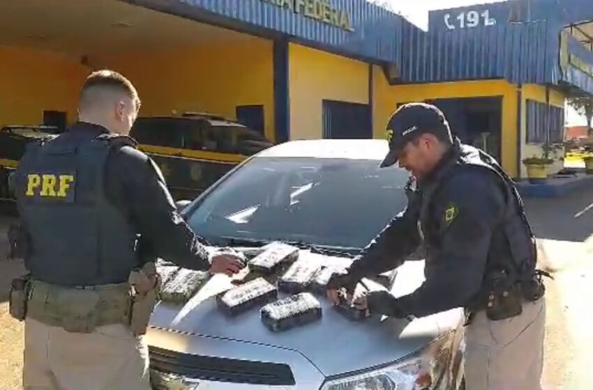  PRF prende pai e filhos com 13 quilos de cocaína em carro roubado