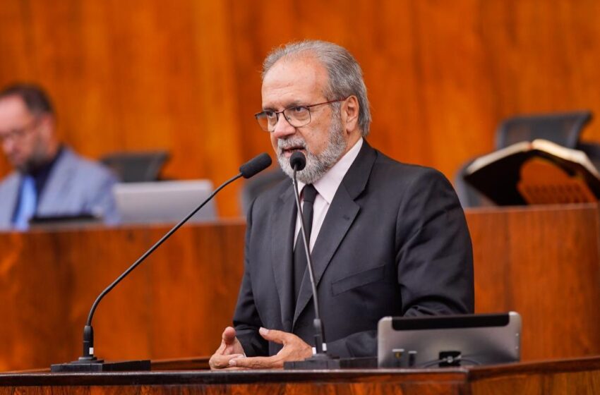  Proposta de Victorino proíbe uso de celular em sala de aula