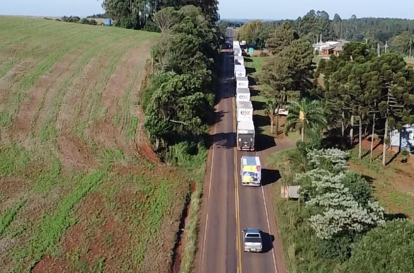  Comboio de 20 carretas e caminhões parte na madrugada desta sexta-feira