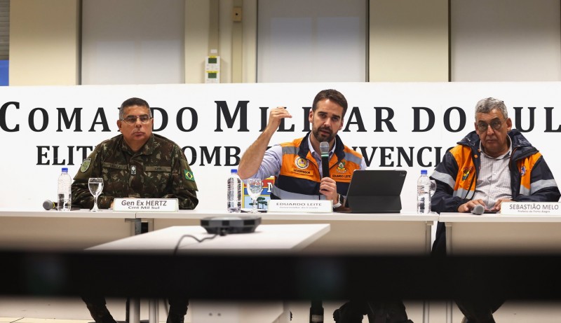 Governador garante que não faltarão recursos estaduais para salvamentos e reconstrução das cidades