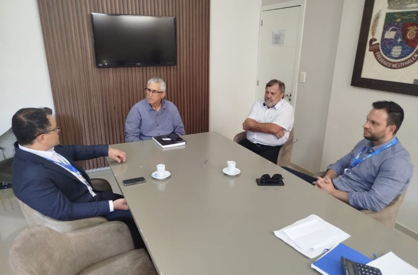  Prefeito Orlando Girardi e o vice Chester Francescatto recebem direção da CEF