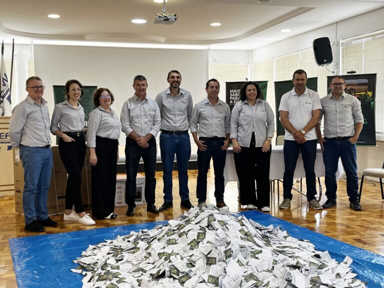 Cotrifred sorteia mais R$ 35 mil em prêmios por meio da campanha dos 67 anos