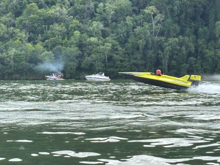 Com pilotos de cinco países provas de Motonáutica atraíram oito mil pessoas em Chapecó