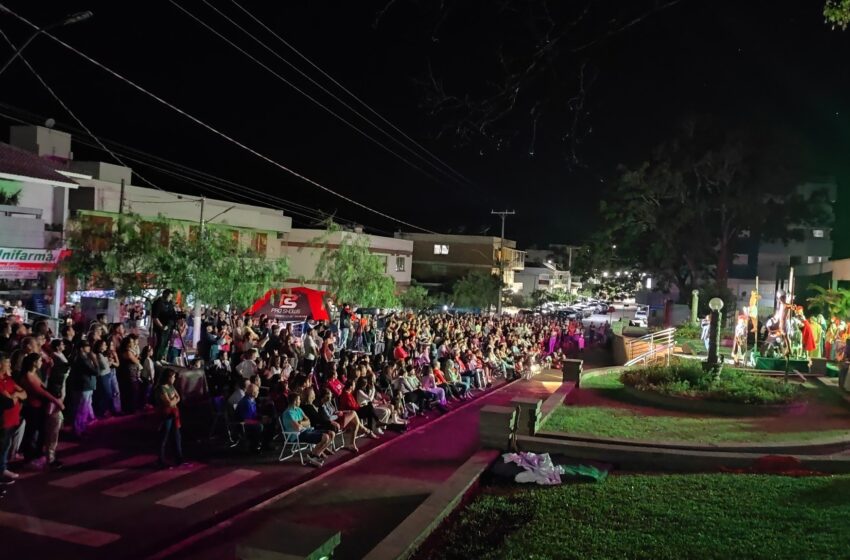  Encenação da Paixão de Cristo atrai grande público e emociona a comunidade em Liberato Salzano