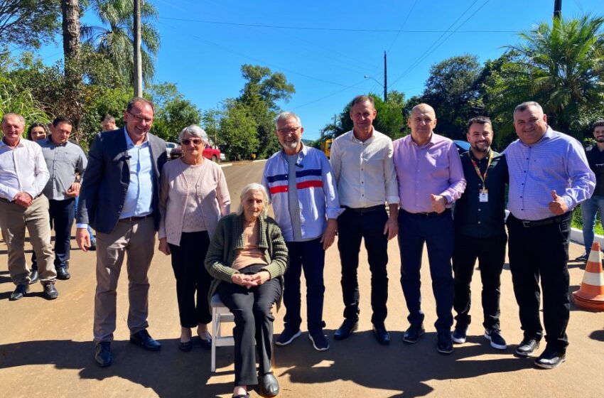 Sonho de moradora de 103 anos se torna realidade com obra do Pavimenta 2 em Cerro Grande