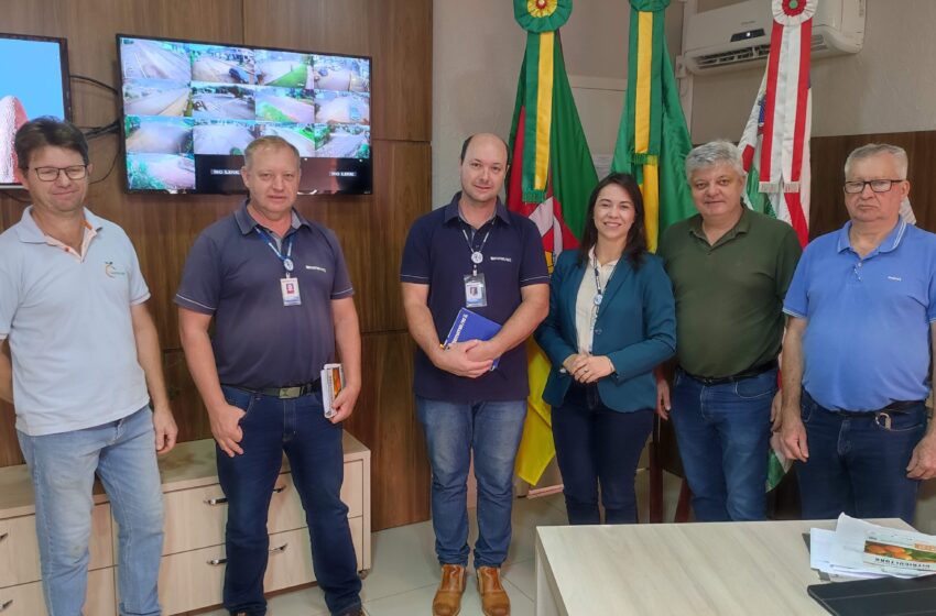 Liberato Salzano sedia evento estadual sobre citricultura