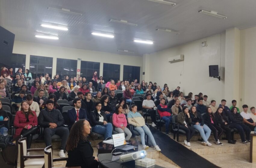 Maio laranja aborda a conscientização e trabalho em rede em Liberato Salzano para a proteção de crianças e adolescentes