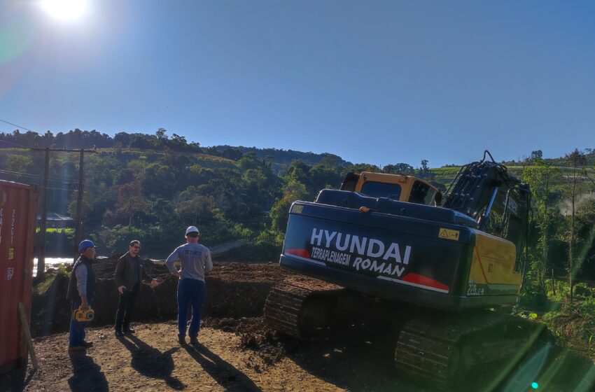 Iniciados os trabalhos para a reconstrução da ponte sobre o Rio da Várzea em Rodeio Bonito