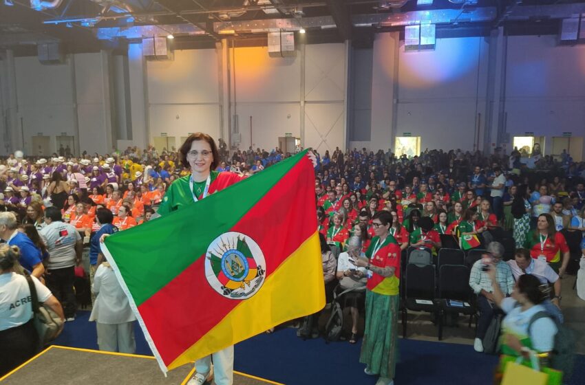 Secretária de Educação de Frederico Westphalen participa de Fórum Nacional em Salvador