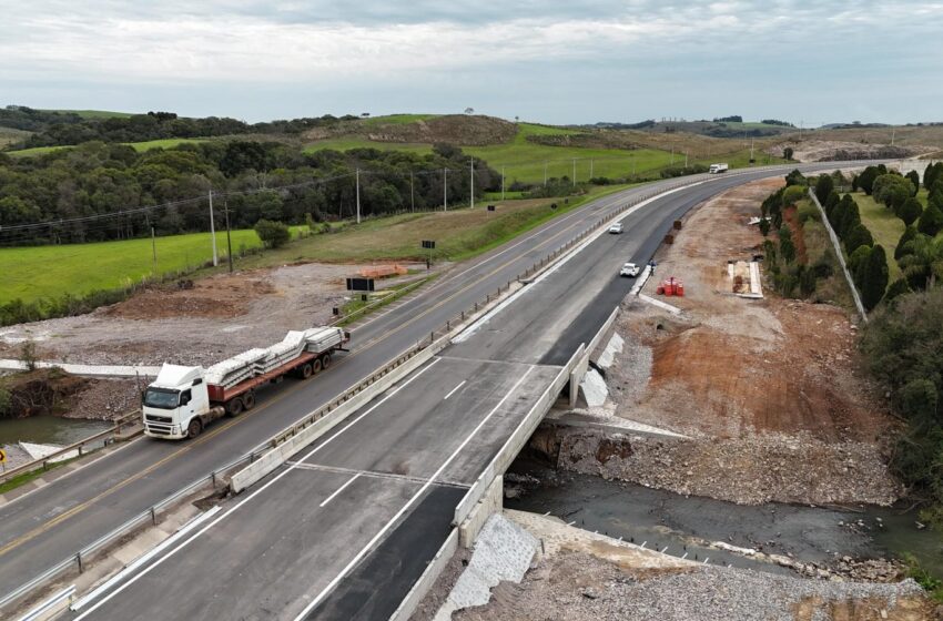  Evolução das obras desvia tráfego na ponte sobre Arroio Penteado, em Soledade (RS)