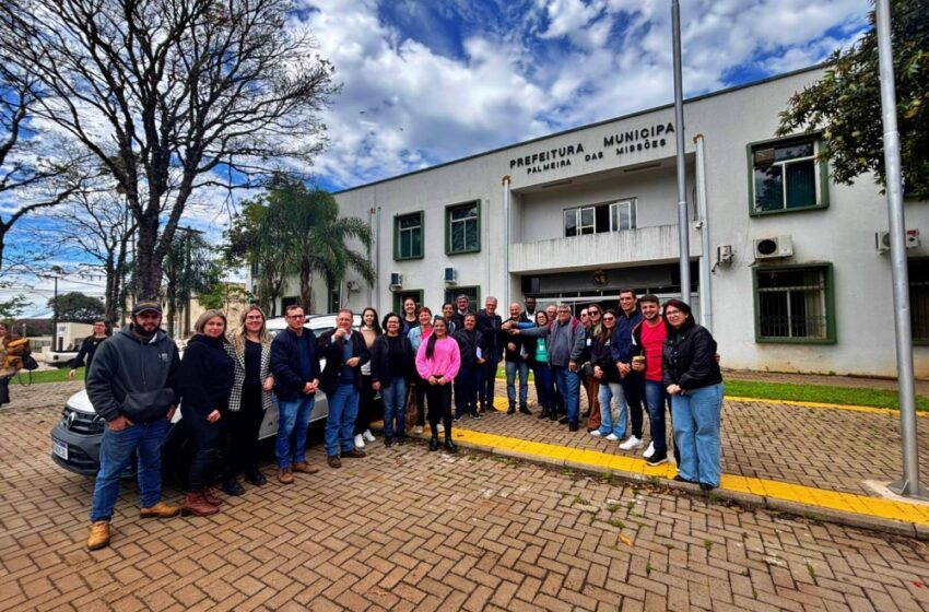  Prefeitura de Palmeira das Missões entrega dois novos veículos para secretarias municipais