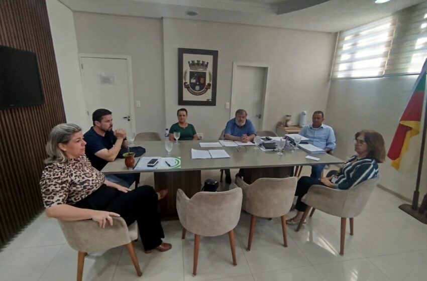  Prefeito Orlando Girardi recebe parte da nova diretoria do Hospital Divina Providência