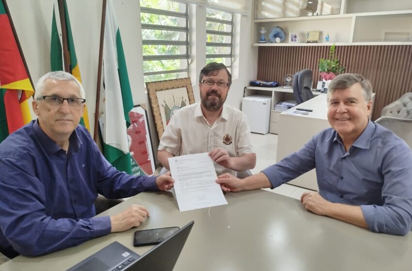  Prefeito em exercício recebe emenda parlamentar de R$ 100 mil destinada à Saúde