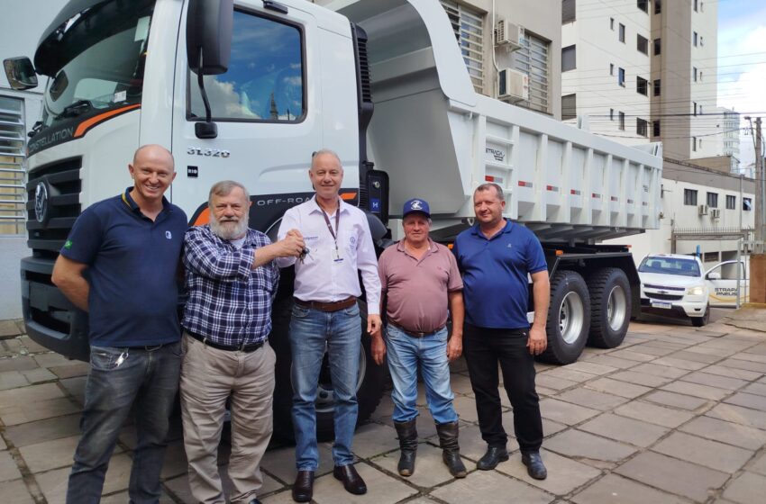  Administração Municipal de Frederico Westphalen recebe novo caminhão para reforçar a frota das Secretarias de Obras e Agricultura