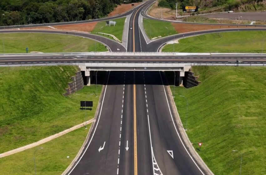  Governador inaugura elevado histórico em Maravilha e assina convênio do Estrada Boa Rural no Oeste catarinense