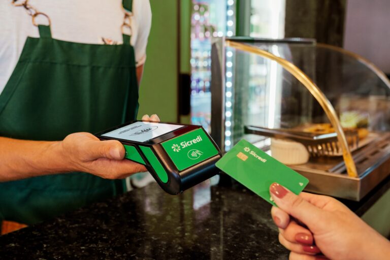 Máquinas de cartões do Sicredi registram recorde em transações no Natal e na Black Friday