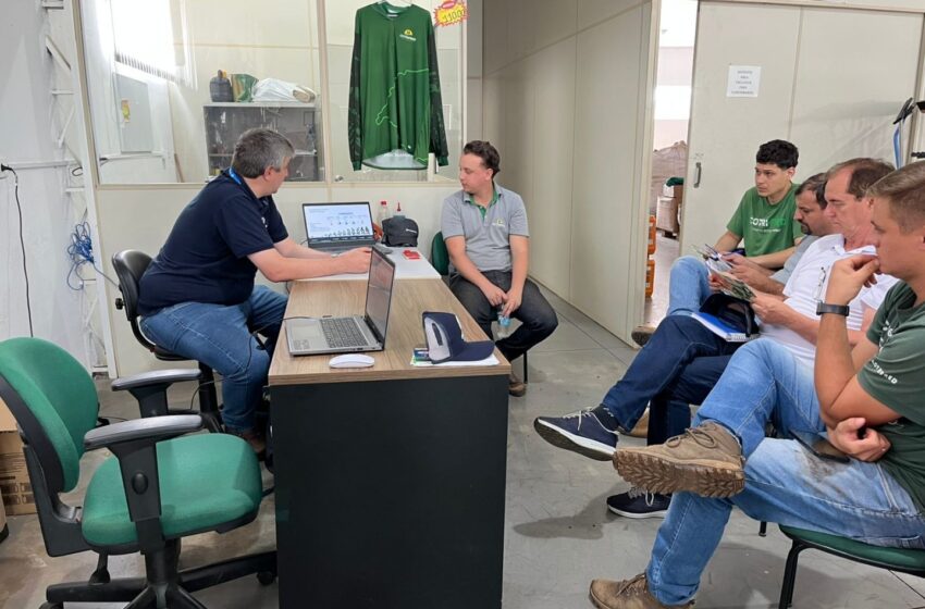  Cotrifred realiza treinamento para balconistas das lojas agropecuárias em parceria com empresas do setor