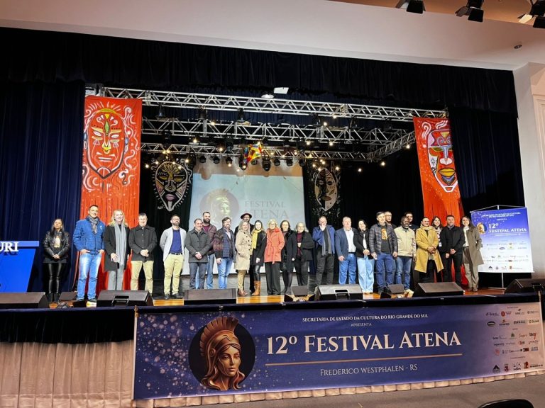 Cotrifred prestigia abertura do 12º Festival Atena e reforça apoio à cultura regional