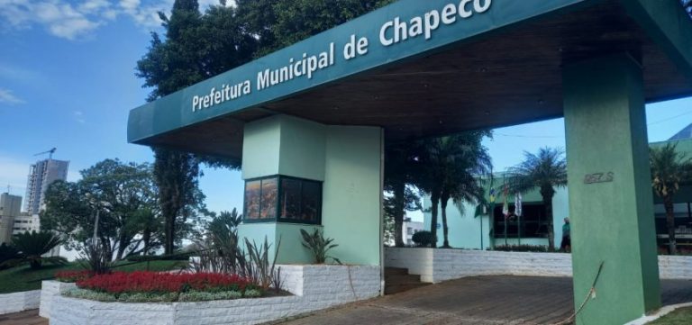 TCE suspende licitação de R$ 8,9 milhões da Prefeitura de Chapecó para compra de veículos. Prefeitura emite nota