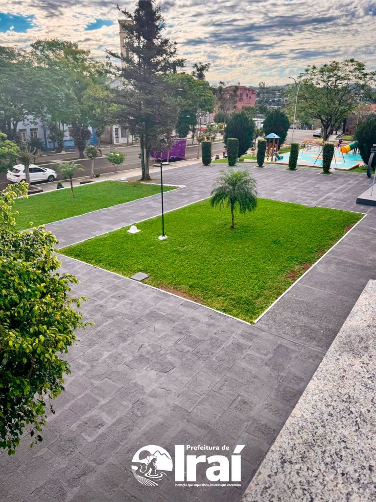Revitalização das calçadas em frente ao Paço Municipal renova espaço no centro de Iraí