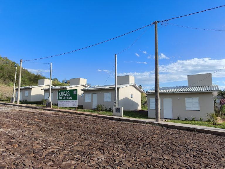 Rodeio Bonito entrega 10 casas definitivas pelo programa A Casa é Sua em parceria com o Governo do Estado