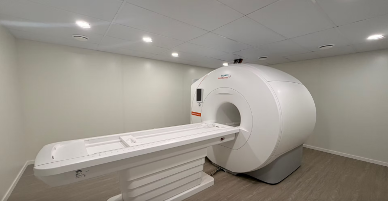 Chapecó: Estado entrega ressonância magnética com inteligência artificial ao HRO
