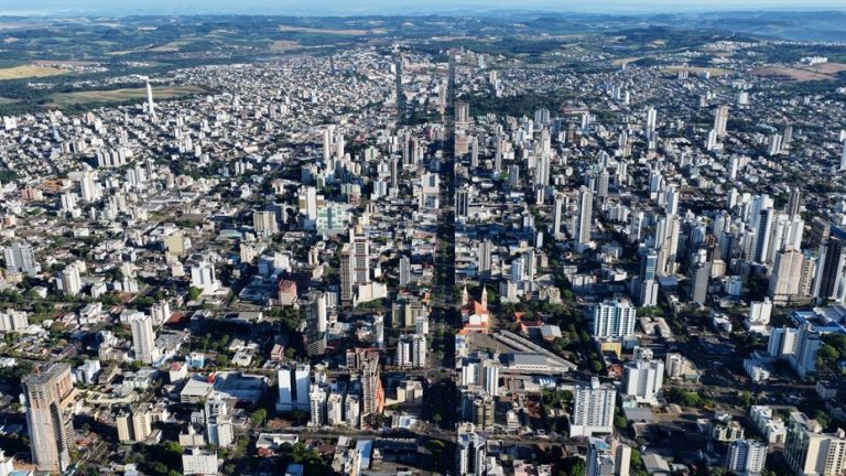 Chapecó passa de 289 mil habitantes e está entre as dez cidades que mais crescem no Brasil